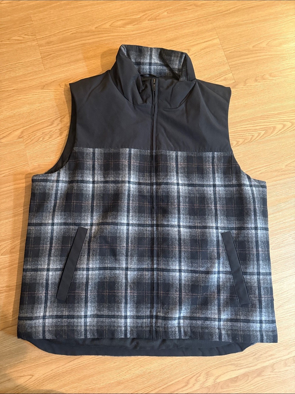 Pendleton Men’s Black and Gray Wool Plaid Vest